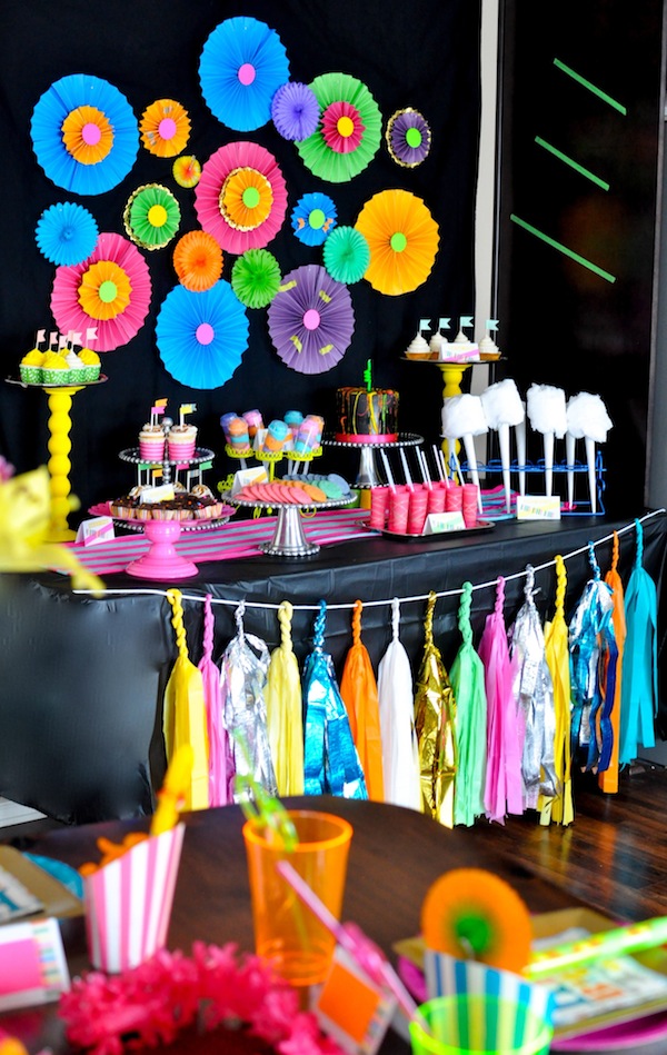 90s Theme Party Ideas Outfits Decorations And Music The Bash